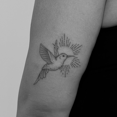 single needle hummingbird 💕

#singleneedle #singleneedletattoo #hummingbirdtatt… — tattoo by Ariane  McDonald, Los Angeles, California