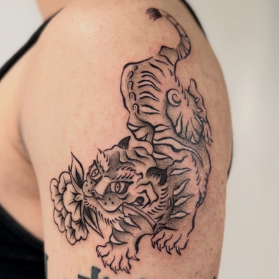-Traditional Tiger✖️Peony-

From my flash ✨
Thank you Johnny for your trust and … — tattoo by Shino Nakamoto, Los Angeles, California