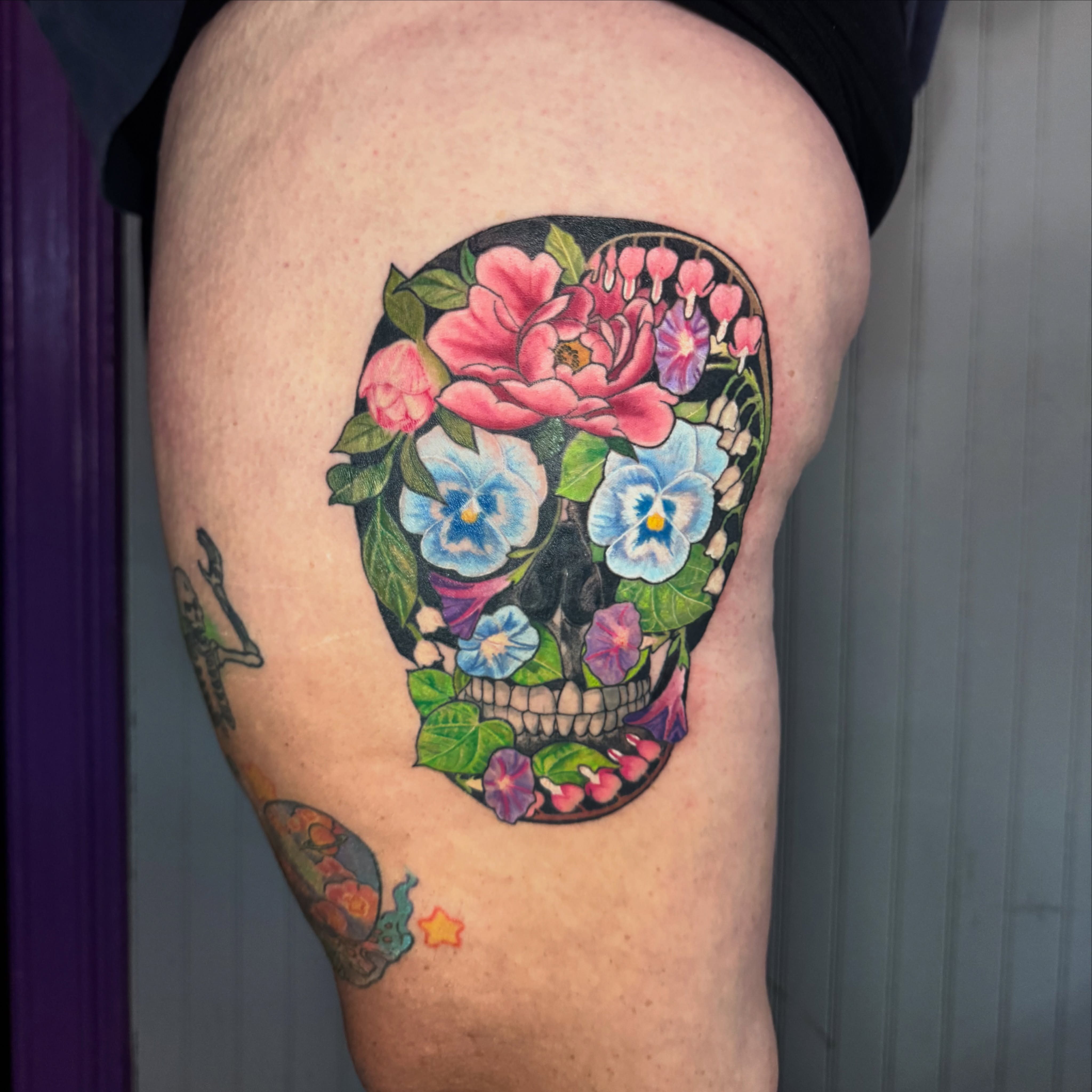Floral Skull tattoo for Melissa! @tattoosnob 

#floraltattoo #skulltattoo #color… — tattoo by Zoe Blackman, Providence, Rhode Island