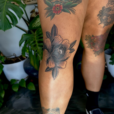 It’s a peoKNEE get it! 

Booking the rest of September and October. 

#peony #bl… — tattoo by Chelsea  Dagger, Orange, California