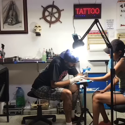 Hola ? 👋 Damas y caballeros?.Amauris Tattoo Studio tatuaje en blanco y negro al… — tattoo by Amauris Taveras, la Vega R.D 🇩🇴, La Vega 