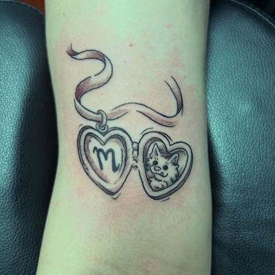 Ode to the doggo!!! I’m itching for my own paw prints!
#tattoo #tattoos #dogtatt… — tattoo by Danni Munoz, Los Angeles, California