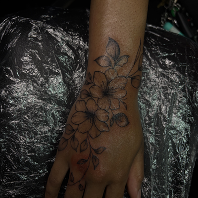 some of my floral work 🌸🌺 — tattoo by Jenallice Alers, Hartford, Connecticut