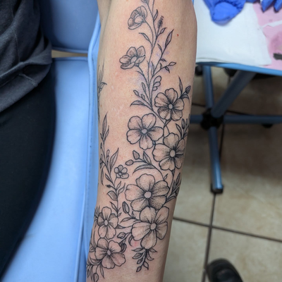 Some absolutely stunning florals 
#florals #flowers #tattoos #tattooartists #shr… — tattoo by Makayla Wallace, Shreveport, Louisiana