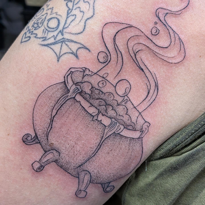I got to squeeze in some bigger pieces during Tattoos and Tarot so I FINALLY got… — tattoo by Makayla Wallace, Shreveport, Louisiana