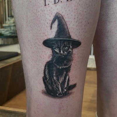 Black cat with a witch hat🐈‍⬛🖤
/
DM to book a session!
📍109 N La Cienega Blvd… — tattoo by Raivo Broks, Beverly Hills, California