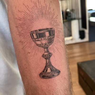 Custom fine-line holy grail tattoo design⚡️
Had so much fun doing this one🔥
DM … — tattoo by Raivo Broks, Beverly Hills, California
