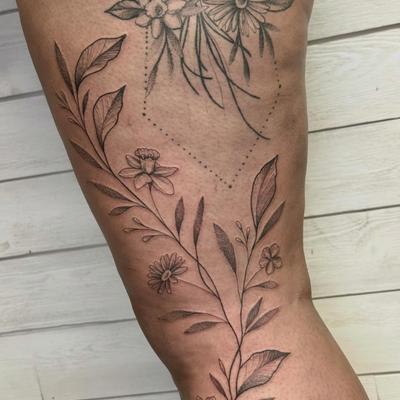 Leg vine done in one session! Thank you for coming back to get tattooed by me 💙… — tattoo by Diana Muresan, Phoenix, Arizona