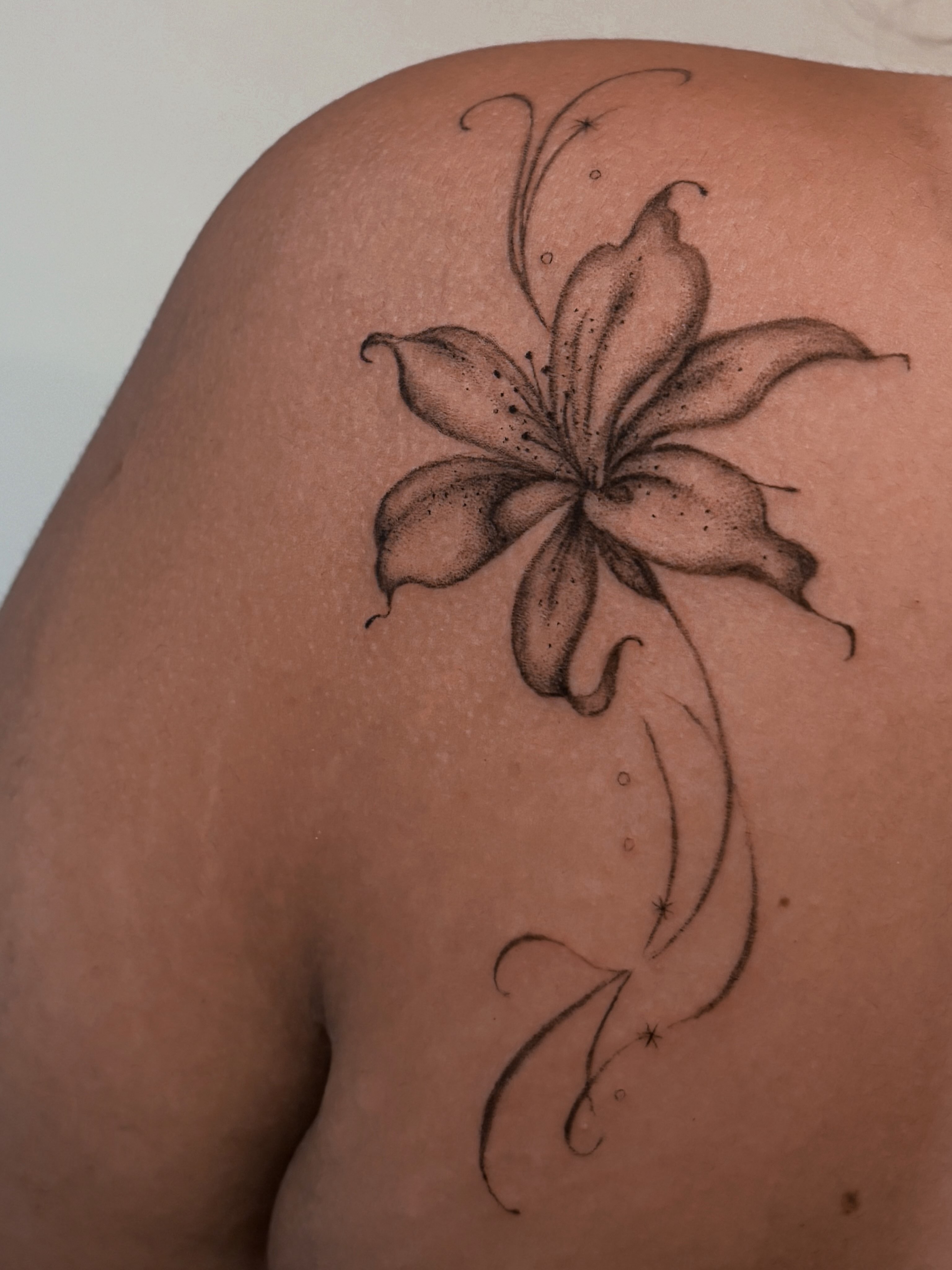 I would love to do another one!🤞🤞 #flowertattoos #tattoo #flower #tattooappren… — tattoo by Vicky Cruz, Los Angeles, California