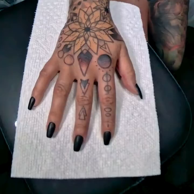 🔥SECOND PASS = BETTER SATURATION + BETTER LONGEVITY🔥

Hands are one of the mos… — tattoo by Brandon  Quinn, Phoenix, Arizona