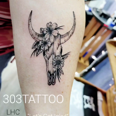 "JUST BULLSHITTING AROUND!" 
🙃  #bulltattoos #Bullskulltattoos
#INKTHERAPY #sof… — tattoo by Sof Boussi, Lake Havasu City, Arizona