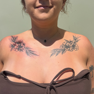 Balanced but not identical 🌿

These floral collarbone tattoos were designed to … — tattoo by Jessica Hurteau, Newport Beach, California