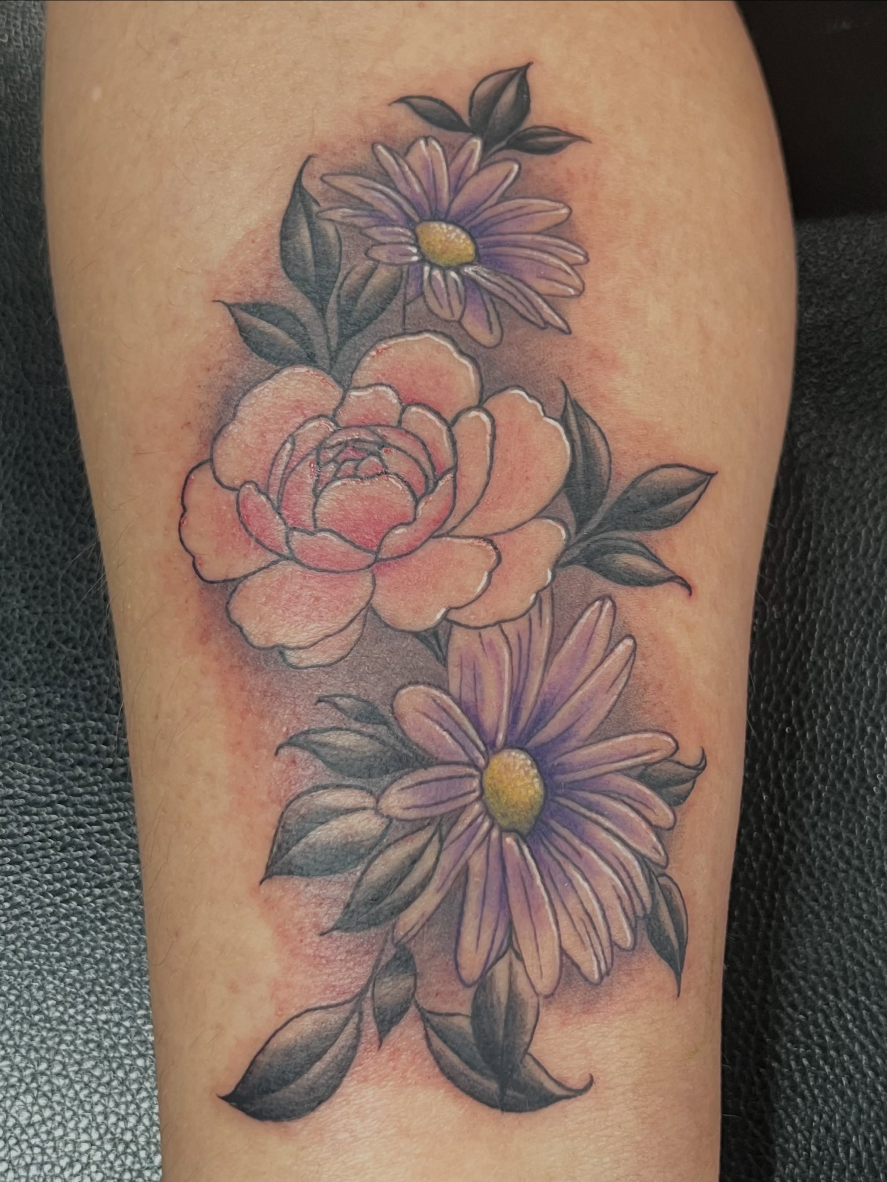 Flower for the girly @shorty.cait 

#SharkTank2 #QuanG #blessyourheart — tattoo by Quan G, Union City, California