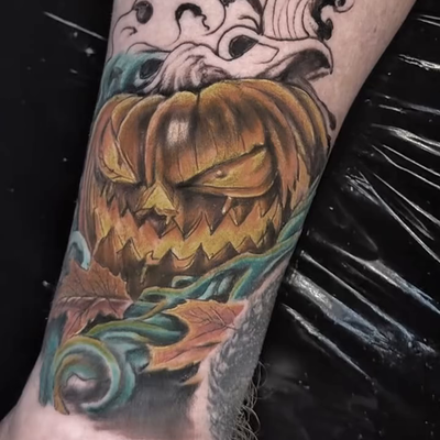 🎃 HAPPY OCTOBER 1ST! 🎃

Couldn’t think of a better way to kick off my favorite… — tattoo by Toaster Blix, Banning, California