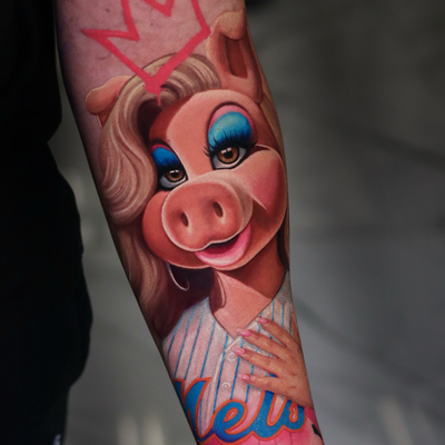 In progress custom Miss Piggy in Mets jersey👑
@realmisspiggy 
•
Pro Team: @emal… — tattoo by Levente Vacsi, New York, New York