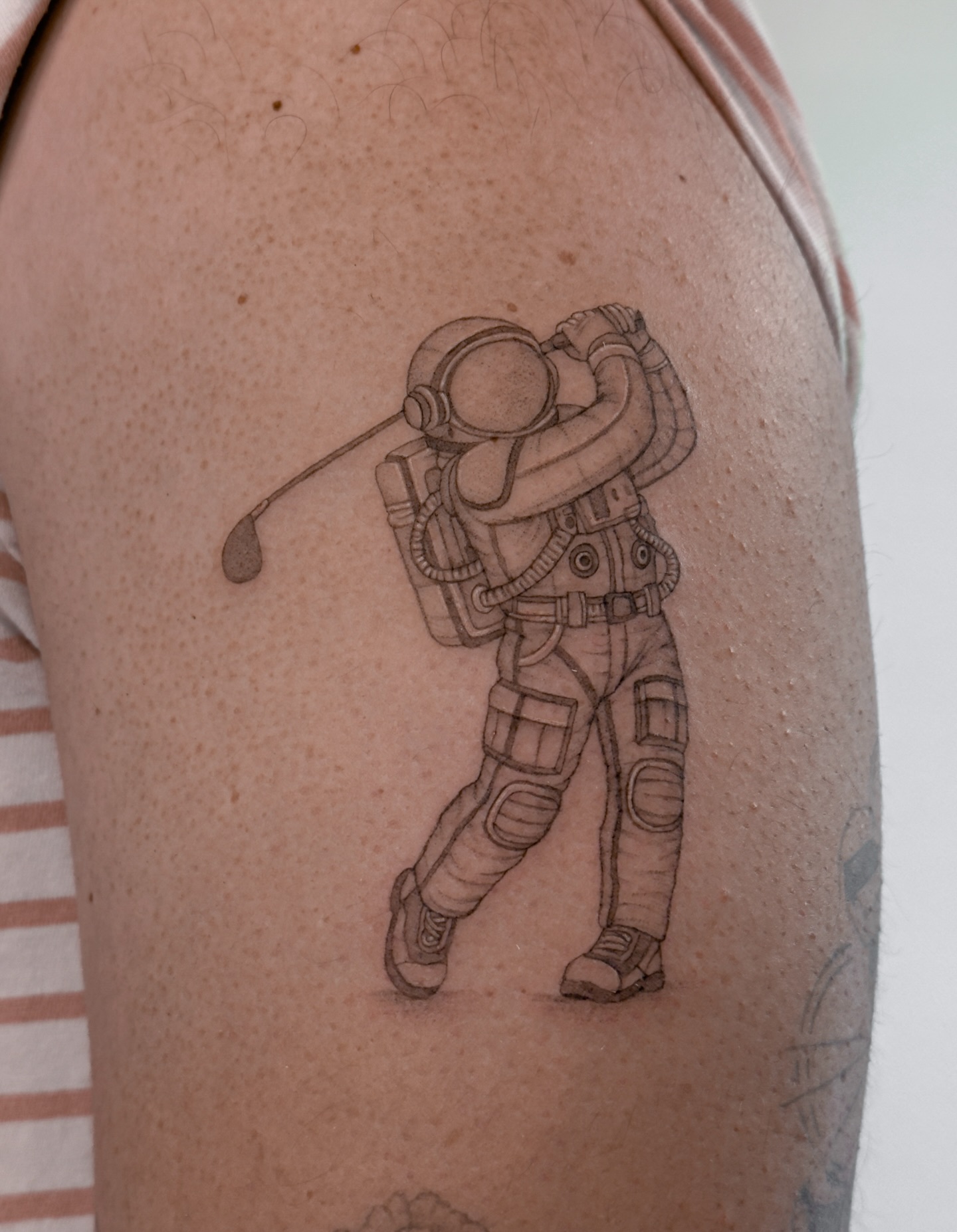 Not your average golf tattoo — this one’s orbiting higher. 🚀⛳️
.
.
.
.
Fine lin… — tattoo by Agnė Kastanauskaitė, Los Angeles, California