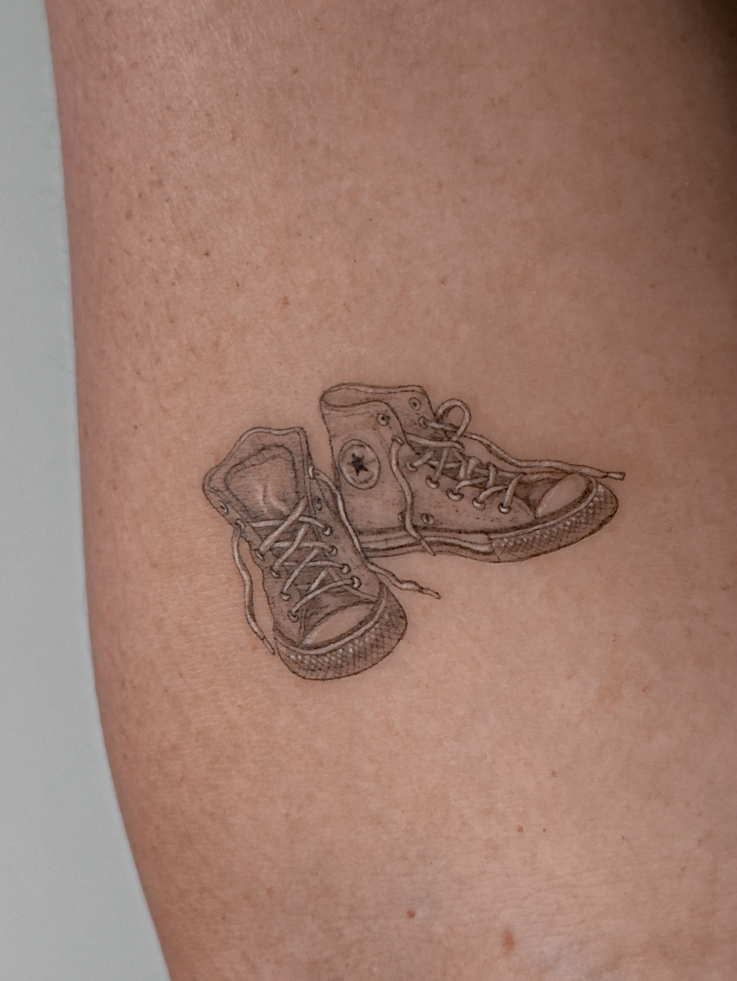 I never thought a tiny pair of shoes could carry such a deep meaning.
A while ag… — tattoo by Agnė Kastanauskaitė, Los Angeles, California
