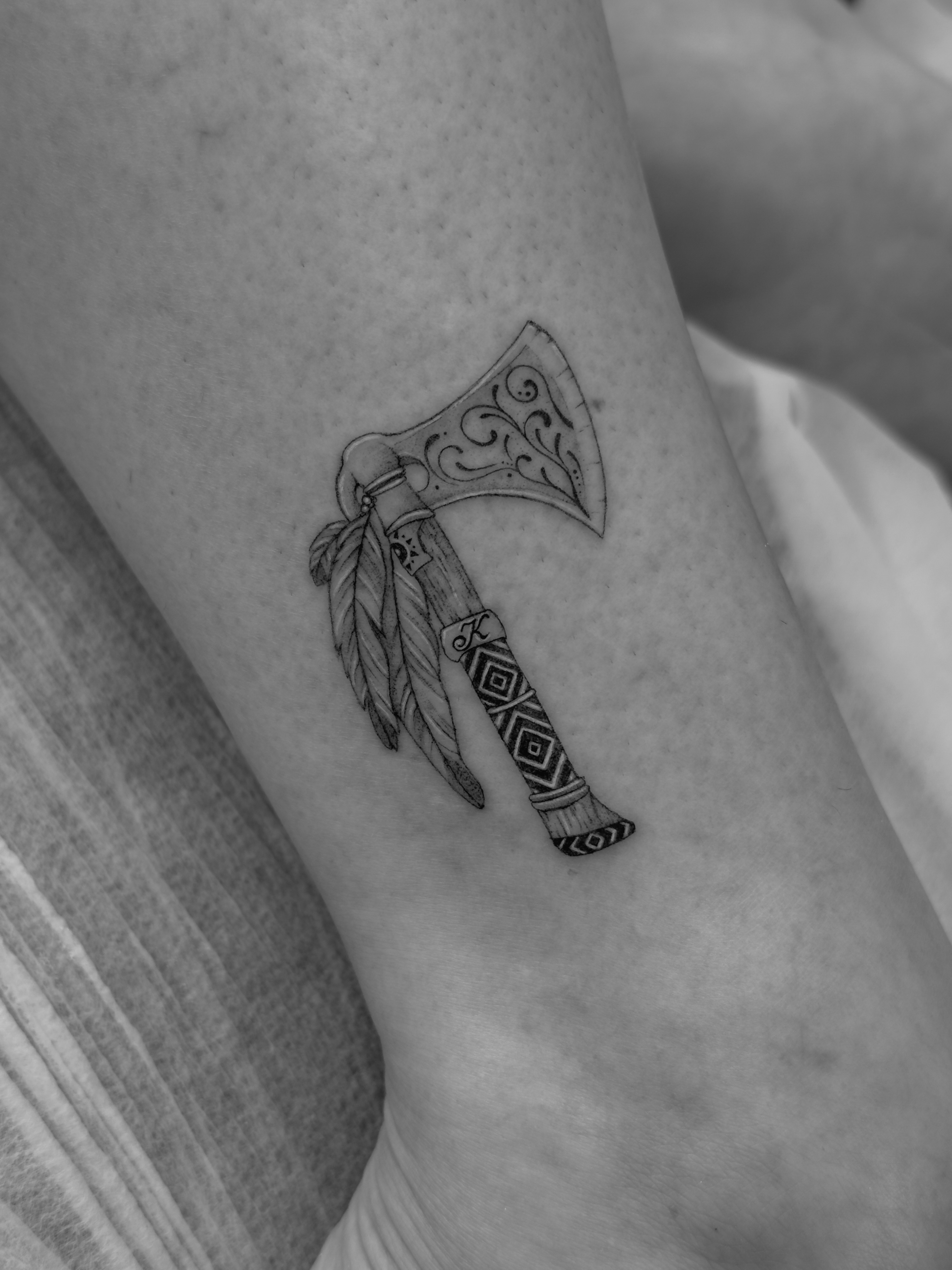 A 2inch axe tattoo packed with intricate details from top to bottom. ⚔️

I had t… — tattoo by Agnė Kastanauskaitė, Los Angeles, California