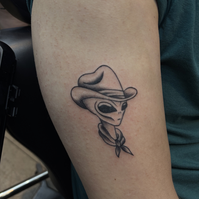 alien flash tattoo at guest spot at glass house tattoo on broadway — tattoo by Brett Ferguson, Nashville, Tennessee