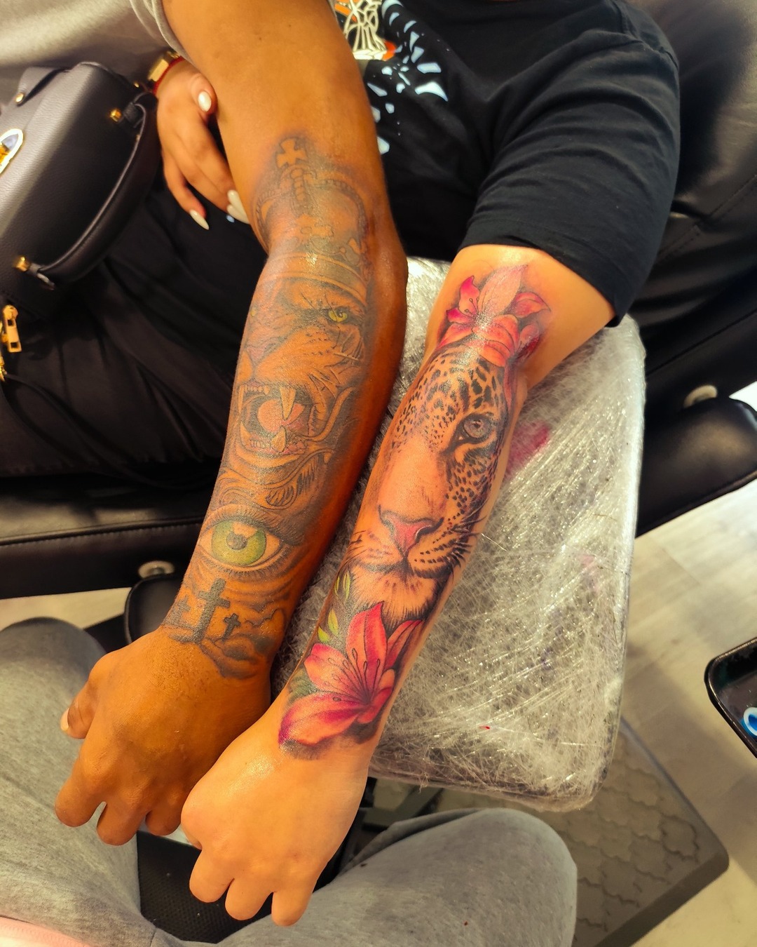 🔥 Arte fresco en Exclusive Session 🐯🐆
Dos fieras, un solo nivel: tigre corona… — tattoo by Nelson Mendoza, Bronx, New York