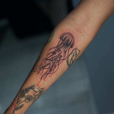 A symbol of adaptability, resilience & a connection to the flow of life🪼
Thank … — tattoo by Jadé-Marie Ho, Woodbrook, Port Of Spain