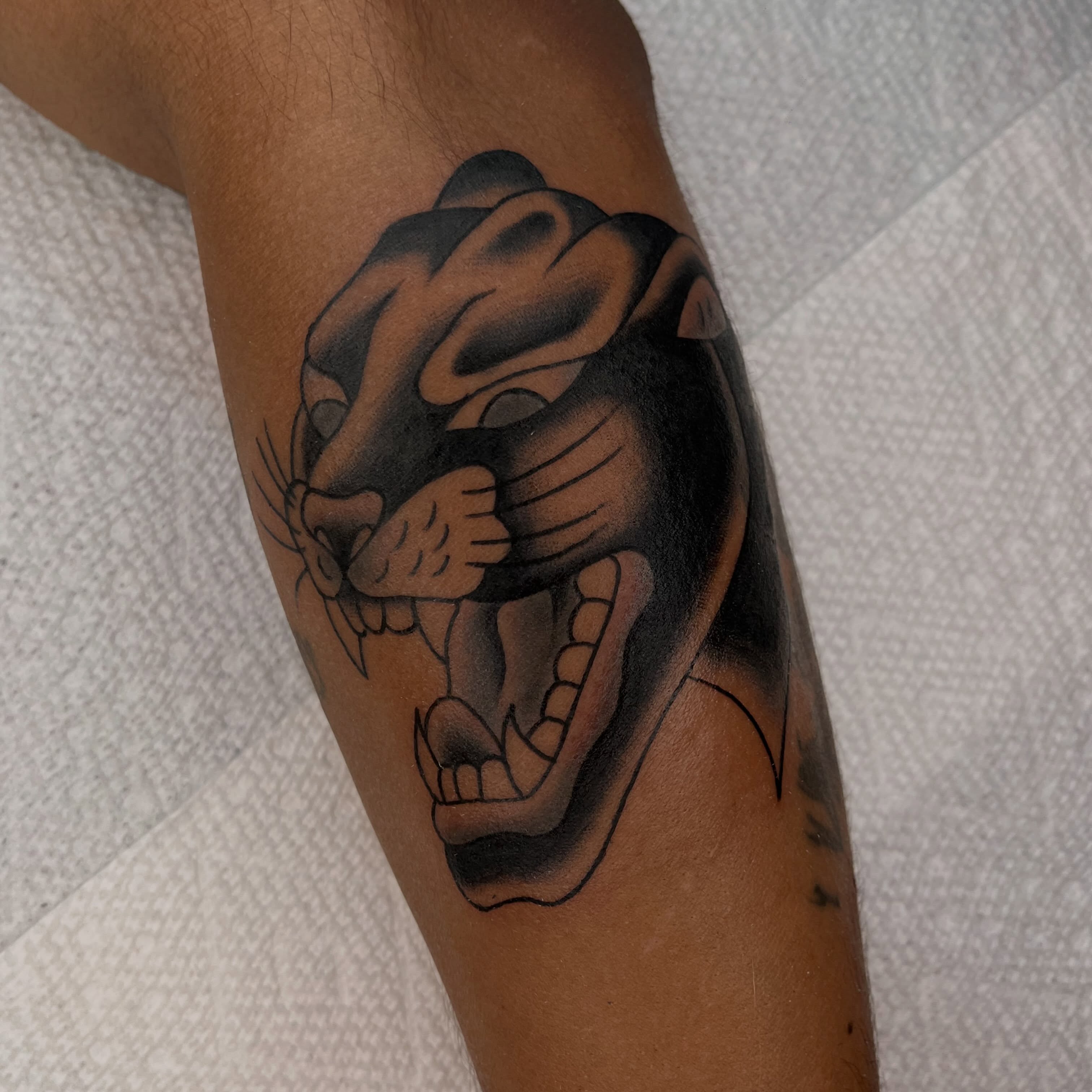 Pantera en negro y gris para Joan muchas gracias a las personas que se tatúan co… — tattoo by Pablo  Cardona, Ciudad de Guatemala , Guatemala 