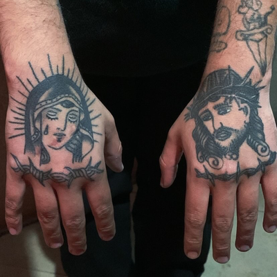 No había subido estas fotos, manos que le trabaje a Elmar la primer foto ya está… — tattoo by Pablo  Cardona, Ciudad de Guatemala , Guatemala 