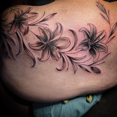 🌸🌺🏵🌼🌻Floral piece

From blank skin to bold statements — every flower I ink … — tattoo by Orry Blow, Lancaster, Texas