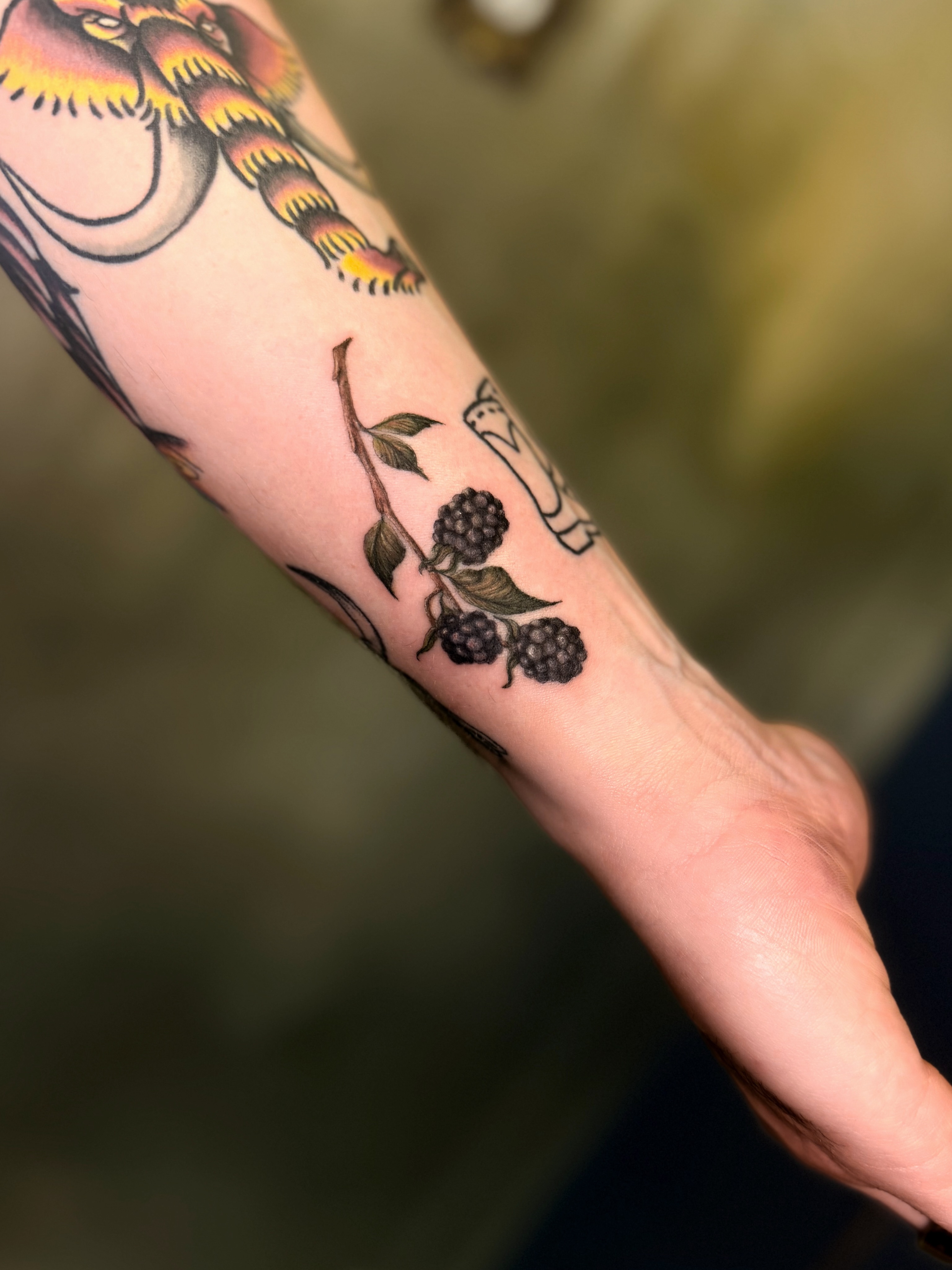some matching juiiccyyyyyy blackberries to fill some awaiting gappies 

Always l… — tattoo by Natasha Rachel, Nashville, Tennessee