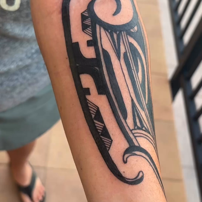 Polynesian forearm piece with breakdown. — tattoo by Roland Pacheco, Waikoloa Village, Hawaii