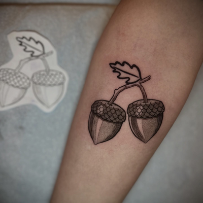 So very stoked with how these acorns came out! 

#tattoo #blackandgreytattoo #ta… — tattoo by Cece Rodriguez, Colonie, New York