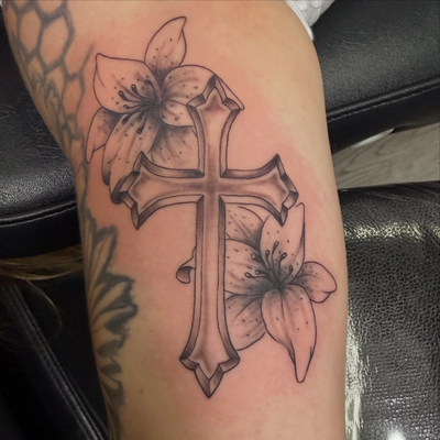 I always end up doing Lillies but man I love how they come out!! 

Dm me for mor… — tattoo by Carlee Wilkinson, Banning, California