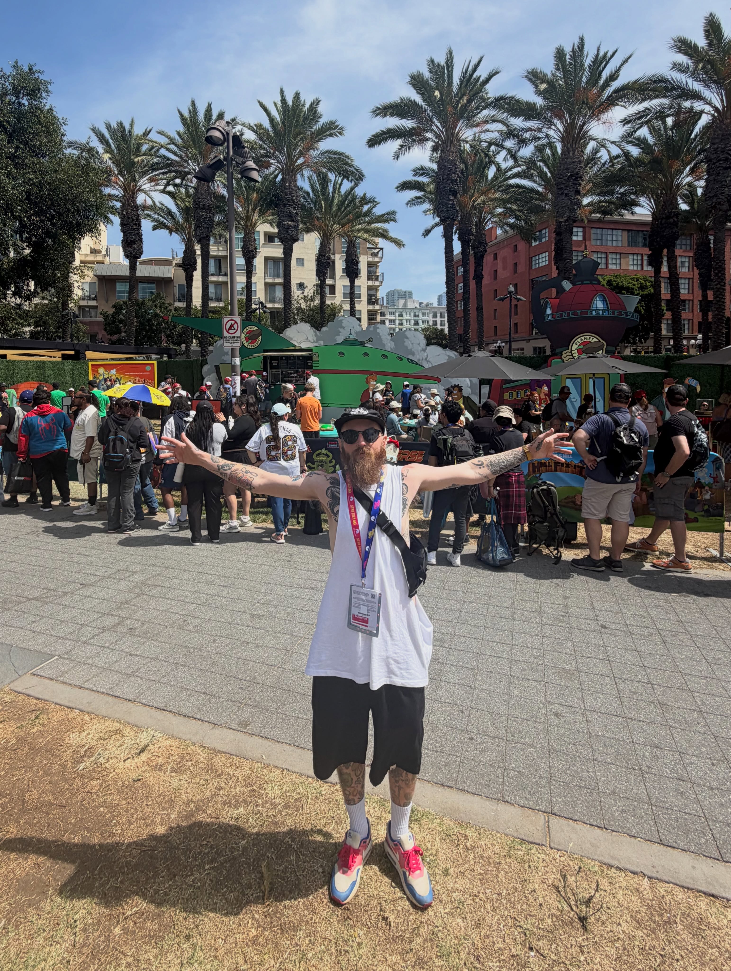 There’s so much to see and not enough time 

#comiccon #sandiego #animecomiccon — tattoo by Liam Roberts, Toronto, Ontario