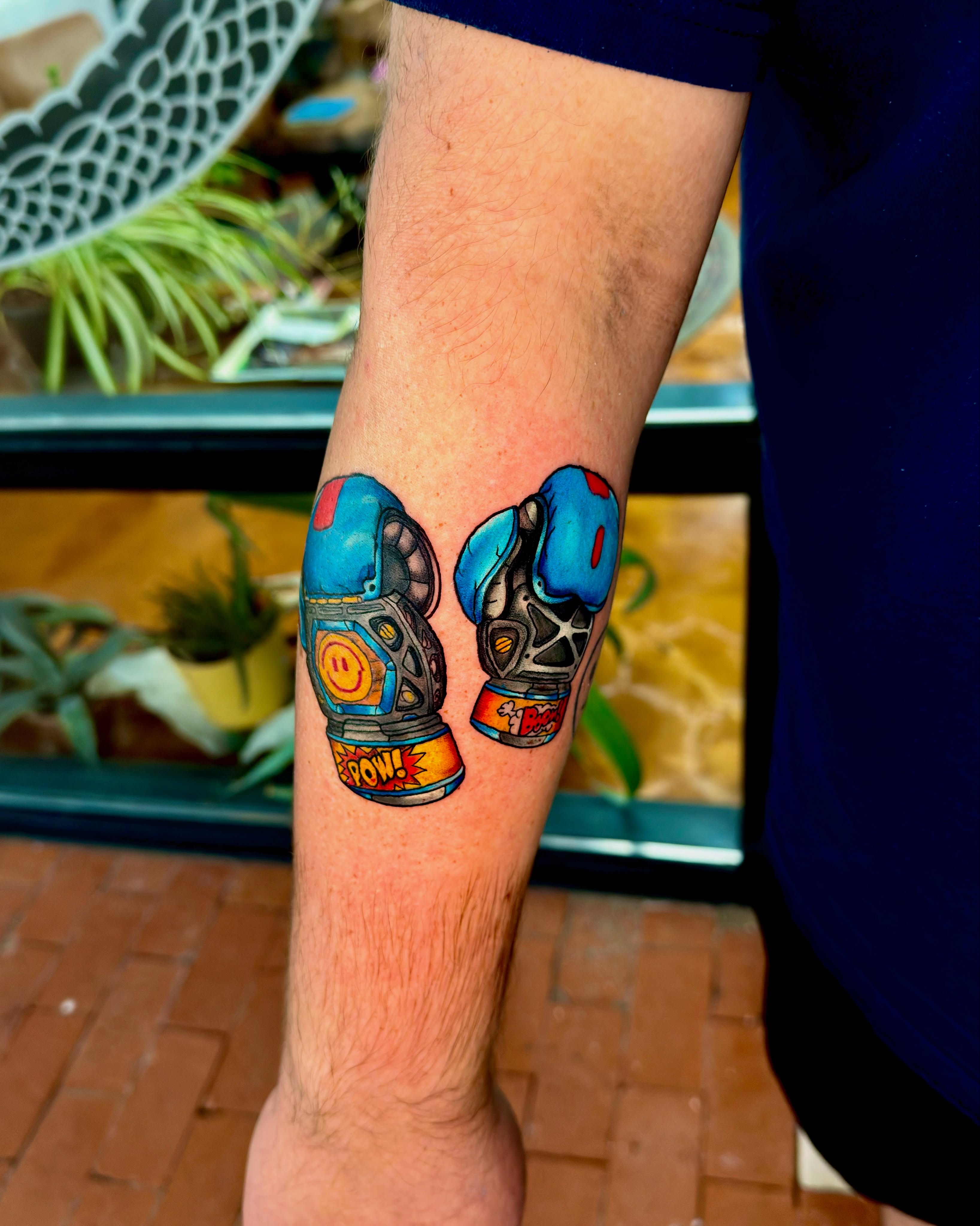 “I just polished my grapple!” -Pathfinder from apex legends
•
•
•
•
• @hurtclubc… — tattoo by Joel Soria, Tucson, Arizona